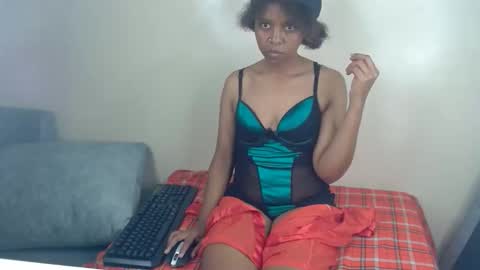 Snapshot of ebony_sluttt chatting on September 18, 8:40 am ebony_sluttt online show from September 18, 8:40 am