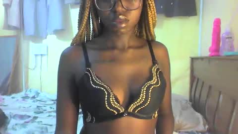 Ebonymuse2 online show from April 15, 7:58 pm