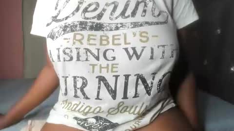 ebonysmiles00 online show from June 2, 8:33 pm