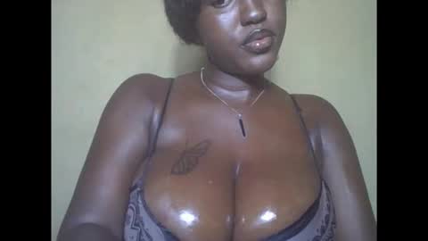Snapshot of ebonyvd chatting on October 6, 2:07 am ebonyvd online show from October 6, 2:07 am