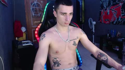 Snapshot of eduard_loveee chatting on December 20, 4:36 pm Eduar online show from December 20, 4:36 pm