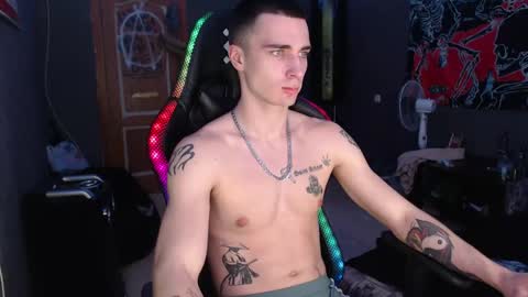 Snapshot of eduard_loveee chatting on December 12, 4:32 pm Eduar online show from December 12, 4:32 pm