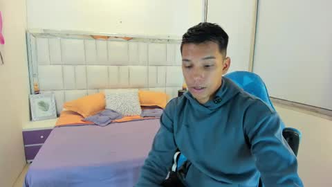 Snapshot of edwin_blaz chatting on October 2, 2:43 am edwin blaz. online show from October 2, 2:43 am