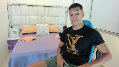 Snapshot of edwin_blaz chatting on September 30, 3:06 am edwin blaz. online show from September 30, 3:06 am