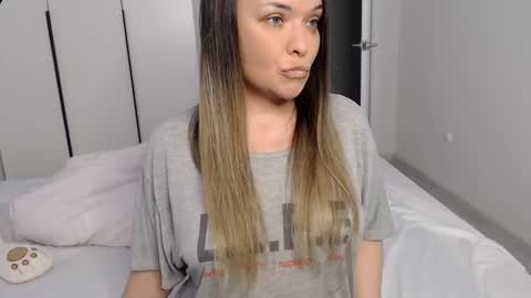 Snapshot of eelena4kiss chatting on February 21, 3:10 pm eelena4kiss online show from February 21, 3:10 pm
