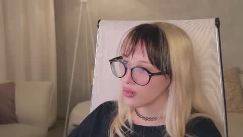 EVA NON NUDE online show from June 27, 4:24 pm