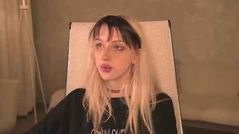 EVA NON NUDE online show from June 20, 3:40 pm