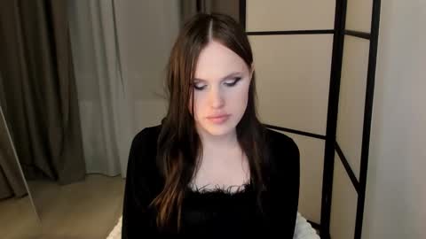 Effie Mur online show from March 12, 9:40 pm