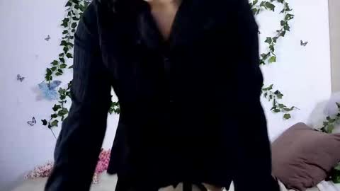 liasama online show from December 22, 6:17 am