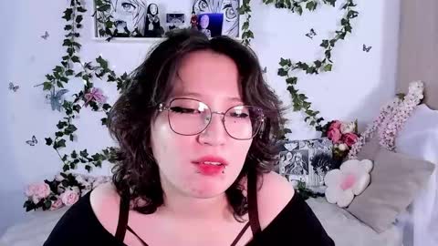 liasama online show from December 7, 2:25 am