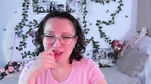 liasama online show from December 5, 12:39 pm