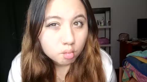 EIMY   MODEL INDEPENDENT online show from February 11, 3:08 am