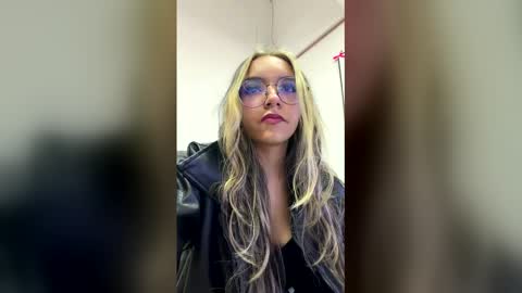 eimy_rosse18 online show from May 7, 1:29 pm