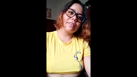 eimy_saenzz online show from April 11, 5:17 pm