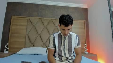 YG COUPLE online show from March 16, 7:51 pm