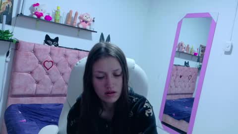 eiralovee online show from May 5, 3:35 am