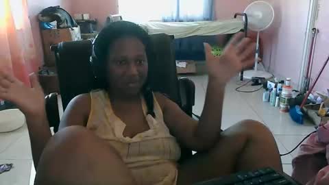 Snapshot of eirondra_valeen chatting on October 26, 1:01 pm Eirondra Valeen online show from October 26, 1:01 pm