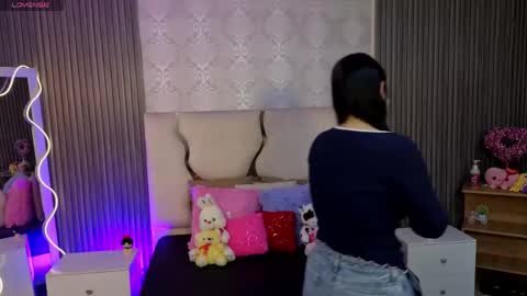 ela_tay1 online show from April 25, 7:11 pm