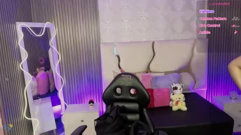 ela_tay1 online show from April 22, 7:21 pm