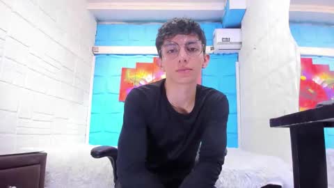 Elan Giralon online show from February 15, 8:51 pm