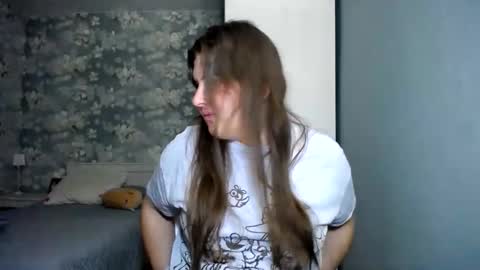 Elanis online show from April 20, 6:11 pm