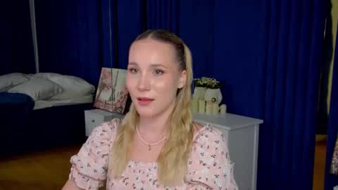 elaravoltage online show from July 18, 5:26 pm
