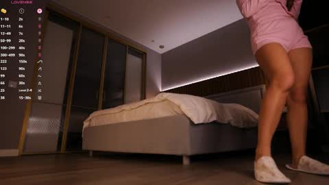 Eleanora online show from April 2, 5:31 pm