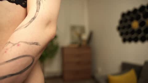 Jess online show from April 3, 7:10 pm