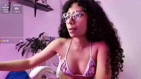 Snapshot of elektra_williams chatting on February 7, 1:15 am elektra_williams online show from February 7, 1:15 am