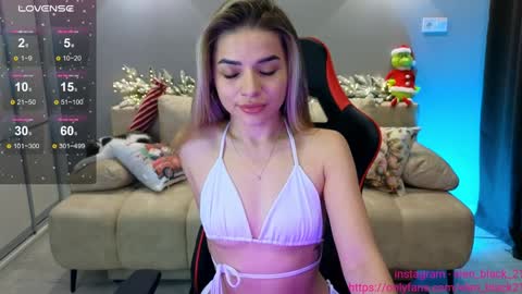 Snapshot of elen_black_23 chatting on December 14, 12:44 am Lena -  online show from December 14, 12:44 am