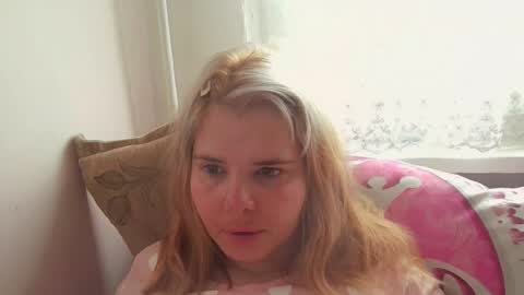 Elena online show from April 19, 3:02 pm