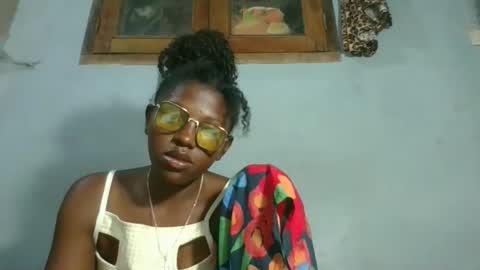 elia011 online show from November 22, 7:12 pm