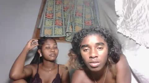 elia011 online show from November 13, 6:10 pm