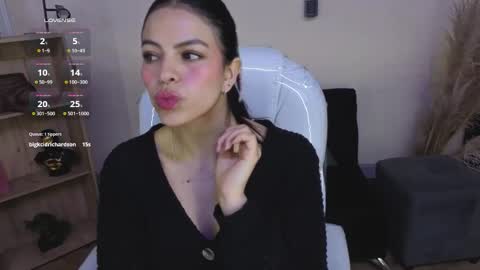 Eliie online show from November 29, 9:00 pm