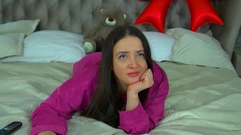 ElinaBellucci online show from February 12, 7:34 am