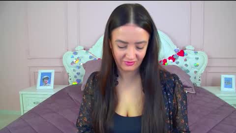 ElinaBellucci online show from February 16, 4:32 am