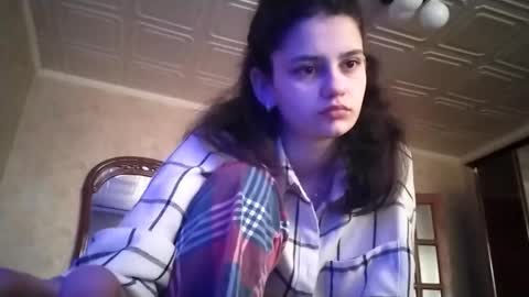 Lola online show from December 1, 6:33 am