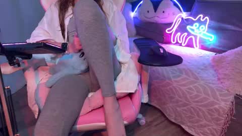 Elisa North online show from September 21, 1:26 pm