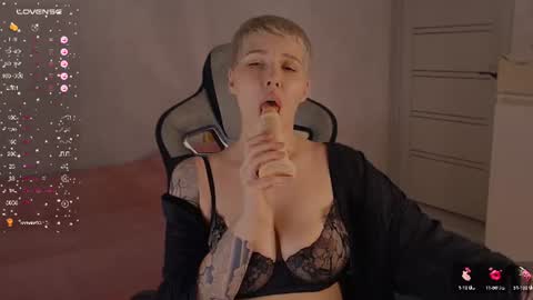 elise_day online show from June 15, 1:03 pm