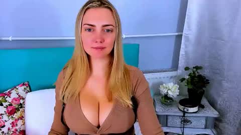 Snapshot of eliseshining chatting on September 17, 8:40 am Elise online show from September 17, 8:40 am
