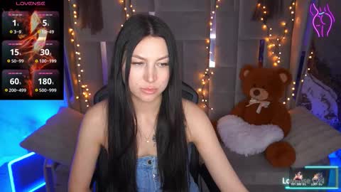 elisevelour online show from March 24, 1:50 pm