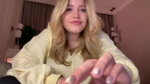 Stephanie online show from April 23, 10:55 pm