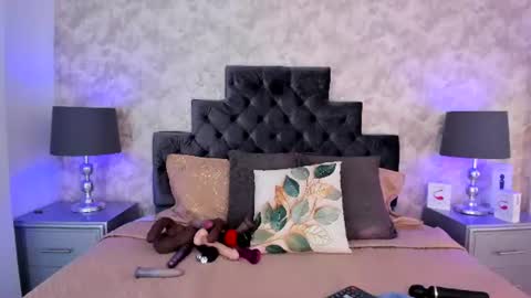 Elizabeth online show from July 16, 10:33 pm