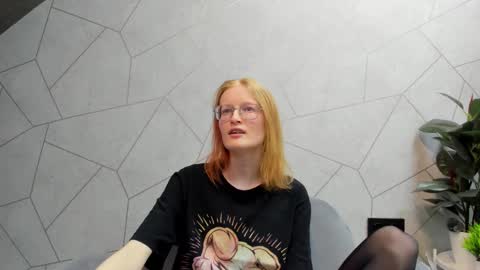 Snapshot of elizabeth_harpper chatting on February 13, 8:27 am Elizabeth online show from February 13, 8:27 am