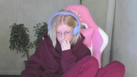 Elizabeth online show from November 28, 2:08 am