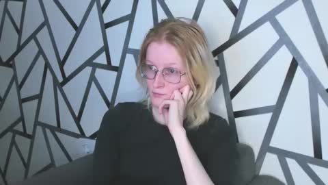 Elizabeth online show from November 6, 1:41 am