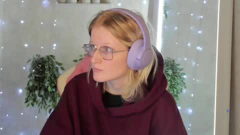 Elizabeth online show from November 24, 1:04 am