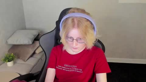 Elizabeth online show from November 14, 2:36 am