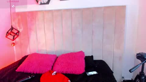 Lucia Vonne online show from December 16, 1:17 pm