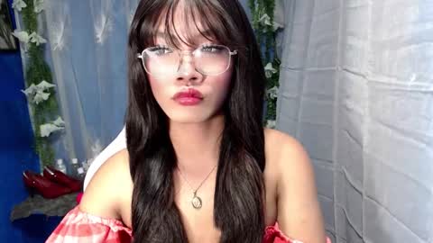 Ella online show from October 31, 2:39 pm